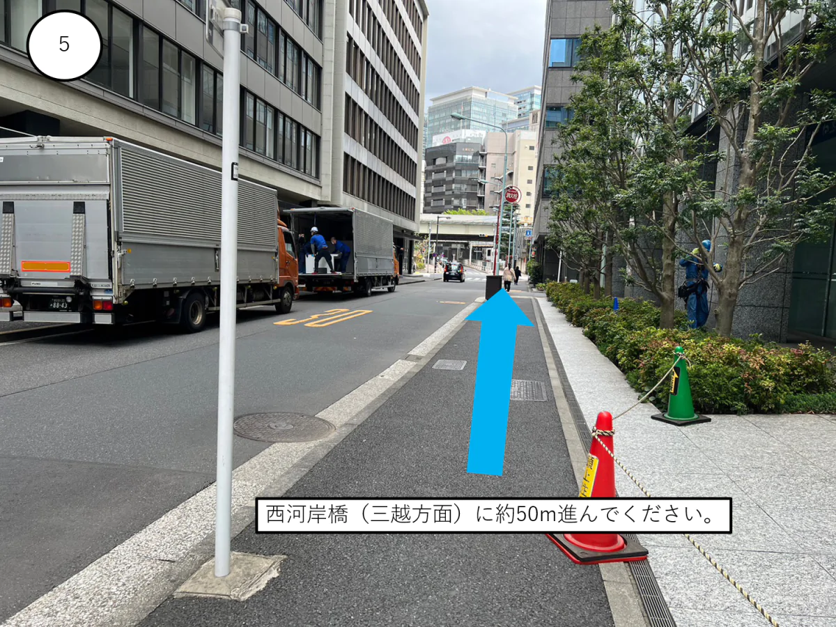 ④道路に出たら斜め右にクリニックがあります。